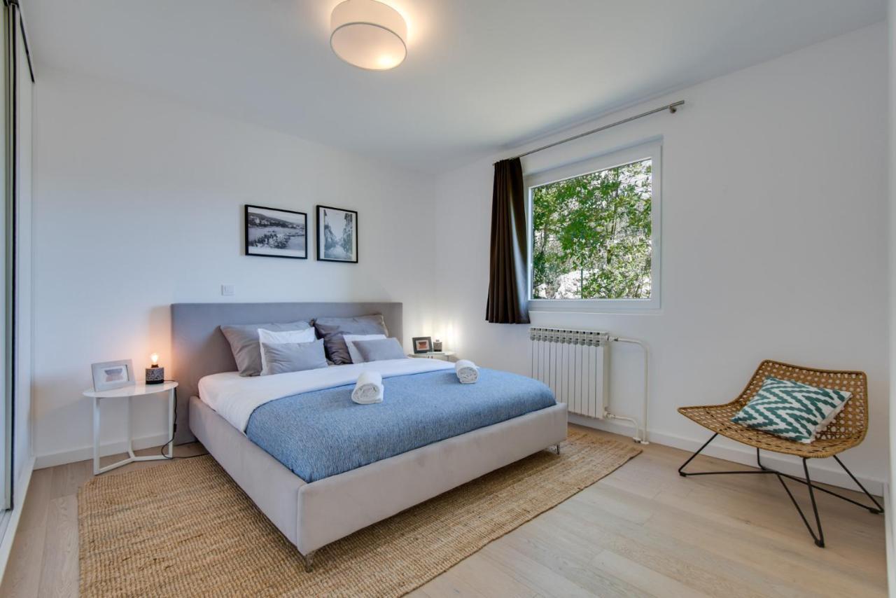 Premium Villa, Heatable Infinity Pool, Jacuzzi And Seaview, Beach And City Just 10Min By Foot Volosko Exterior photo