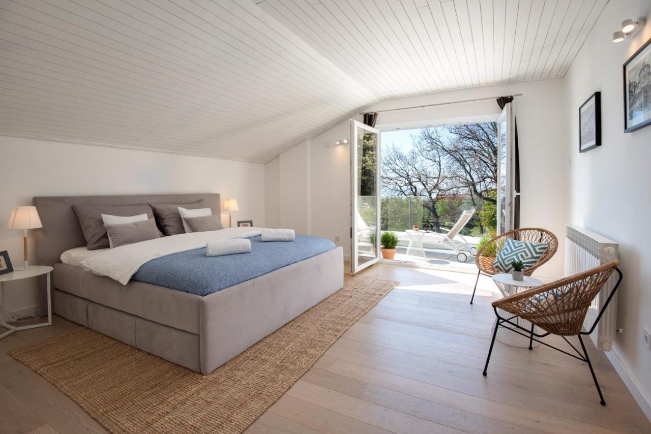 Premium Villa, Heatable Infinity Pool, Jacuzzi And Seaview, Beach And City Just 10Min By Foot Volosko Exterior photo