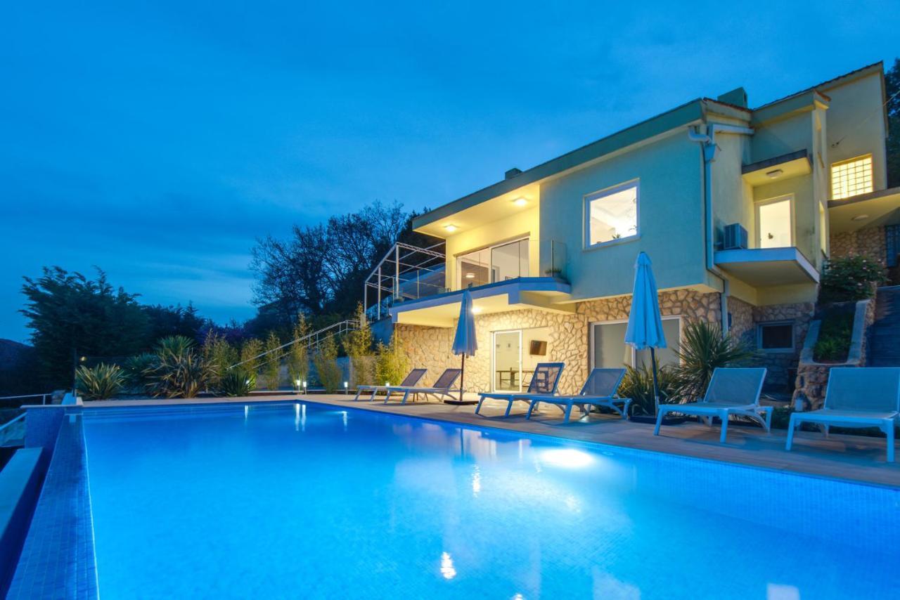 Premium Villa, Heatable Infinity Pool, Jacuzzi And Seaview, Beach And City Just 10Min By Foot Volosko Exterior photo