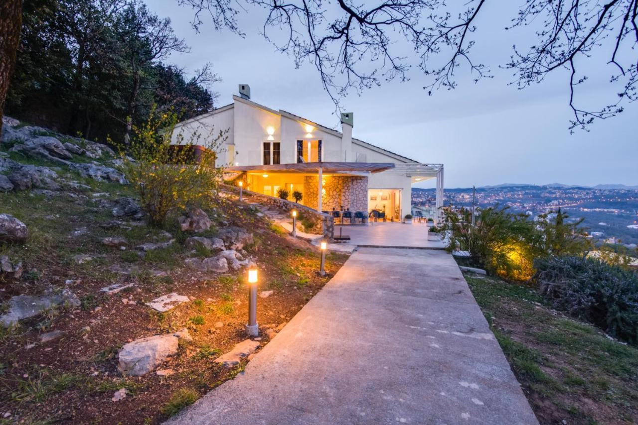 Premium Villa, Heatable Infinity Pool, Jacuzzi And Seaview, Beach And City Just 10Min By Foot Volosko Exterior photo